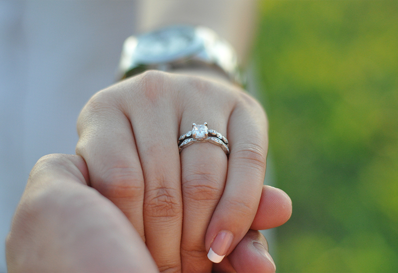 When Is the Best Time to Buy an Engagement Ring?