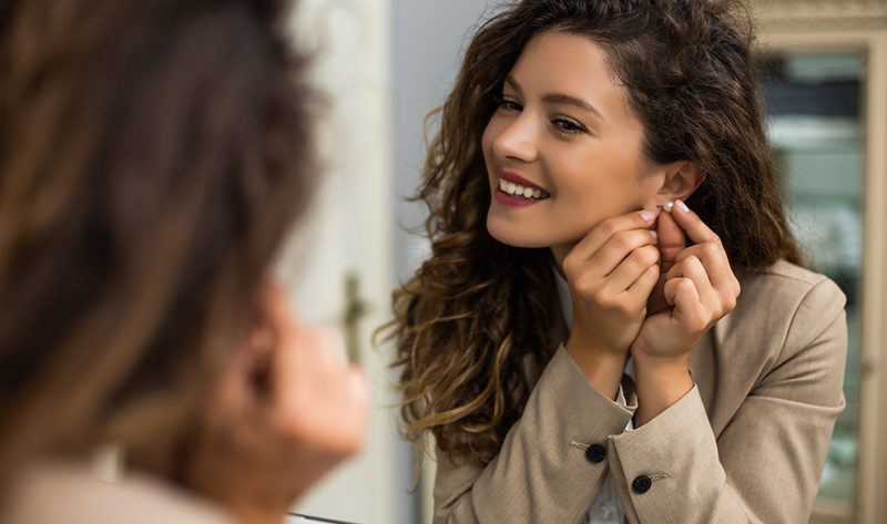 How to Remove Earrings - Safety Back, Screw Back & More